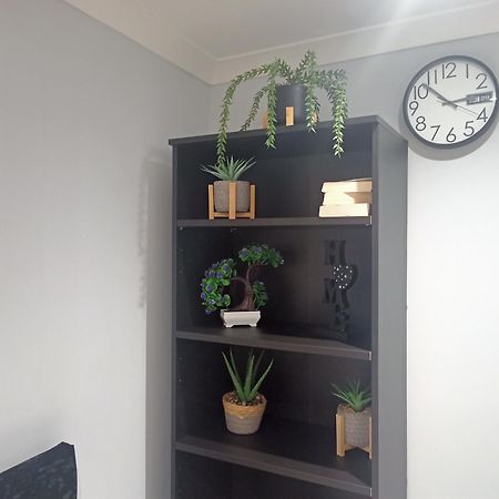 Homey Studio In Newport Perfect For Couples & Travelers Exterior photo