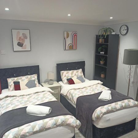 Homey Studio In Newport Perfect For Couples & Travelers Exterior photo